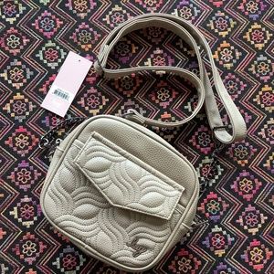 Lug Swing VL convertible crossbody / shoulder / belt bag in sand